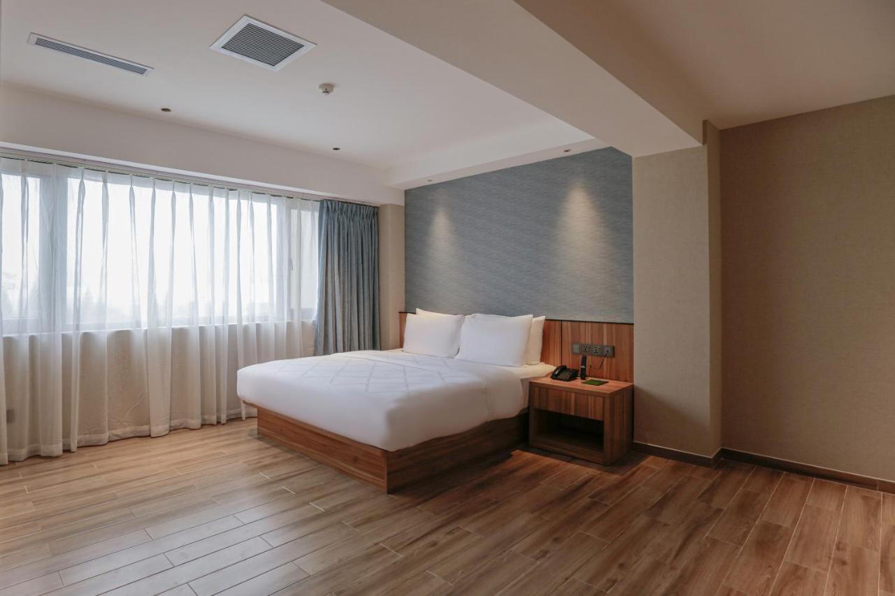Hotel Casiana & Events Center Tagaytay Managed By Hii Tagaytay City Zewnętrze zdjęcie